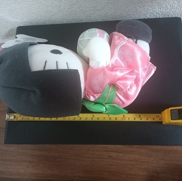 LIMITED EDITION Hello Kitty dressed in a traditional Japanese Kokeshi doll style - Picture 9 of 13